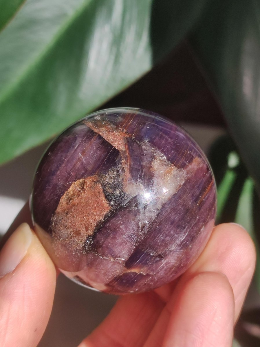 Lepidolith / Purple Mica Glimmer Effekt - Edelstein Kugel lila Natur Heilstein Deko Sphere Kristall Geschenk Er Sie Haus Sammler Rarität - Art of Nature Berlin