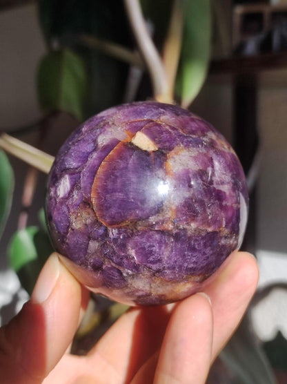 Lepidolith / Purple Mica Glimmer Effekt - Edelstein Kugel lila Natur Heilstein Deko Sphere Kristall Geschenk Er Sie Haus Sammler Rarität - Art of Nature Berlin