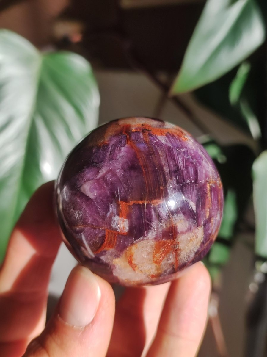 Lepidolith / Purple Mica Glimmer Effekt - Edelstein Kugel lila Natur Heilstein Deko Sphere Kristall Geschenk Er Sie Haus Sammler Rarität - Art of Nature Berlin