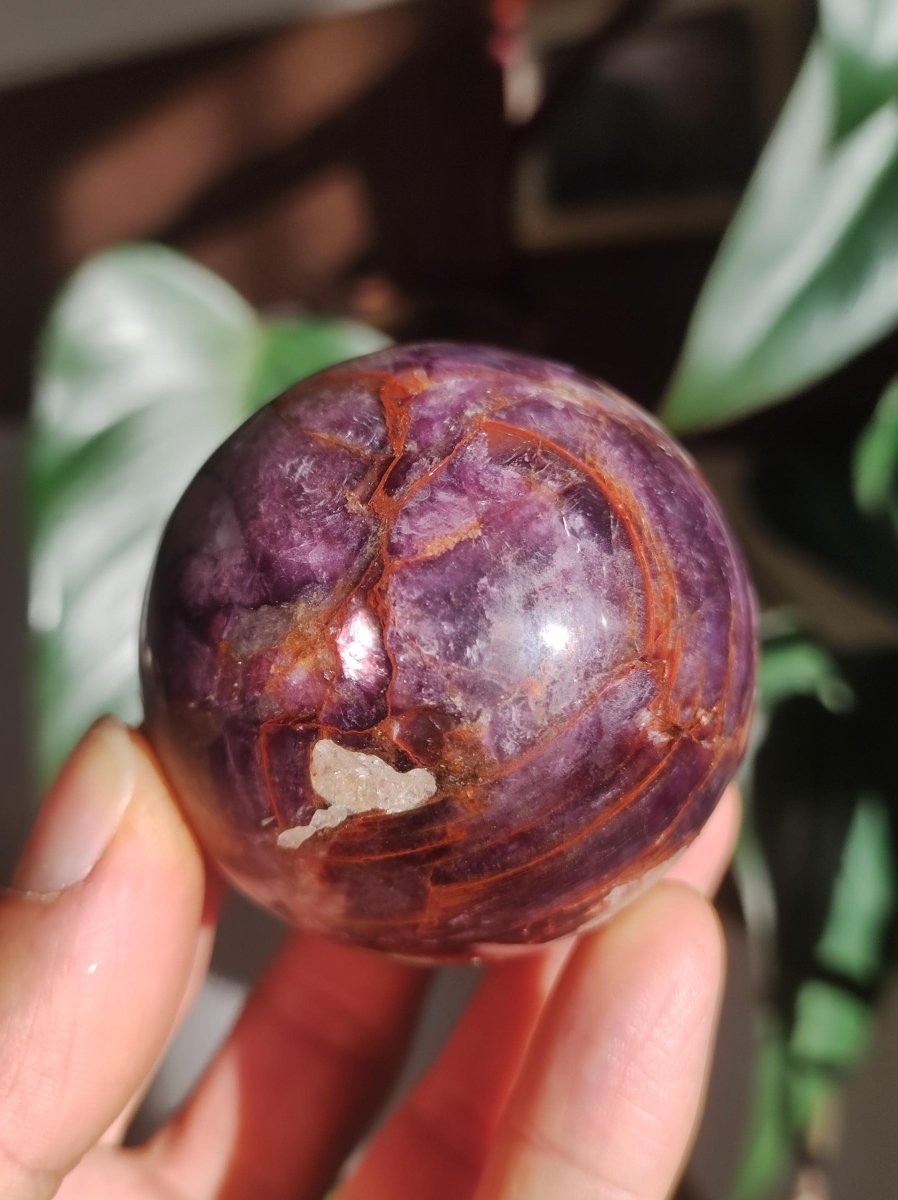 Lepidolith / Purple Mica Glimmer Effekt - Edelstein Kugel lila Natur Heilstein Deko Sphere Kristall Geschenk Er Sie Haus Sammler Rarität - Art of Nature Berlin