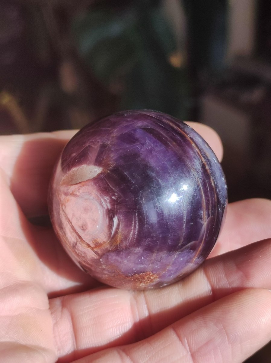 Lepidolith / Purple Mica Glimmer Effekt - Edelstein Kugel lila Natur Heilstein Deko Sphere Kristall Geschenk Er Sie Haus Sammler Rarität - Art of Nature Berlin