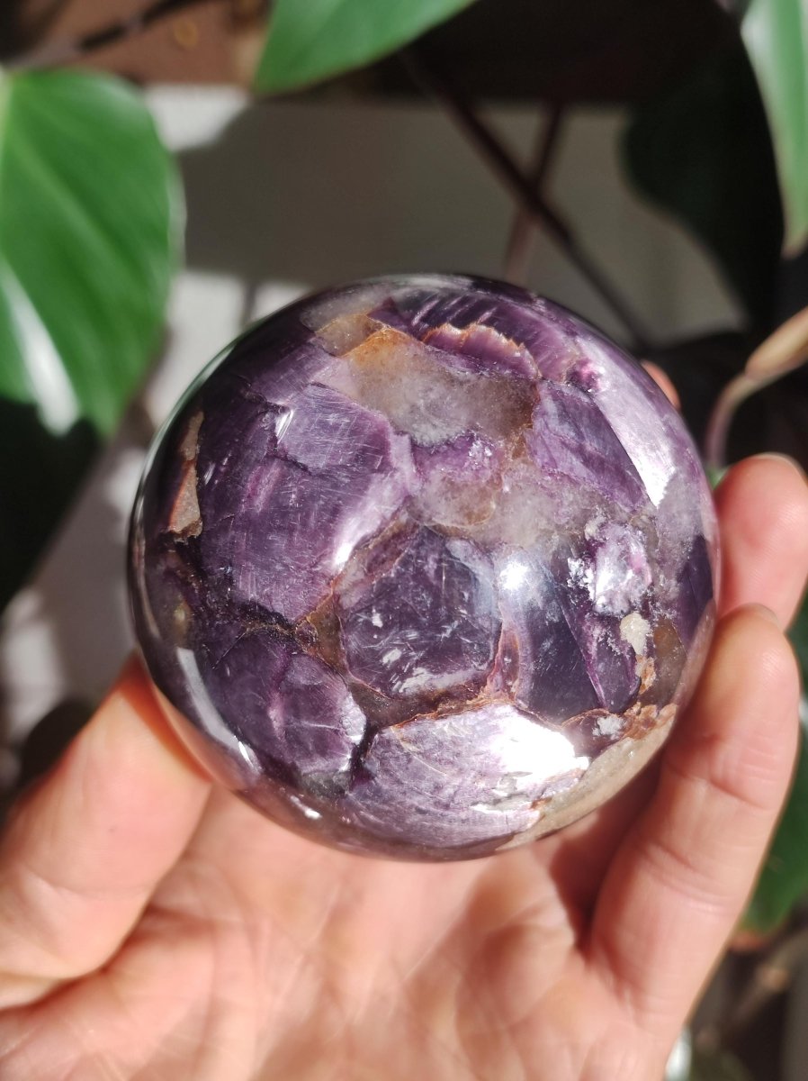 Lepidolith / Purple Mica Glimmer Effekt - Edelstein Kugel lila Natur Heilstein Deko Sphere Kristall Geschenk Er Sie Haus Sammler Rarität - Art of Nature Berlin