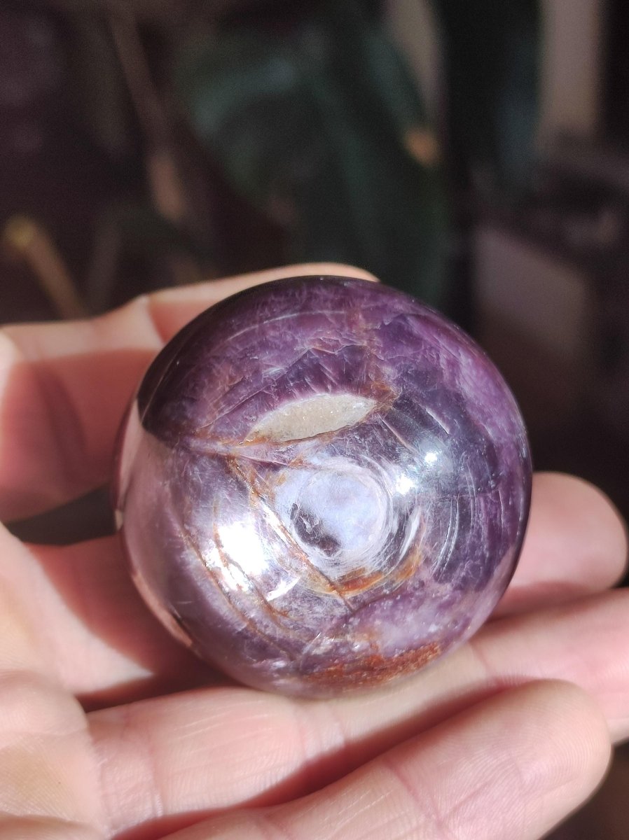 Lepidolith / Purple Mica Glimmer Effekt - Edelstein Kugel lila Natur Heilstein Deko Sphere Kristall Geschenk Er Sie Haus Sammler Rarität - Art of Nature Berlin