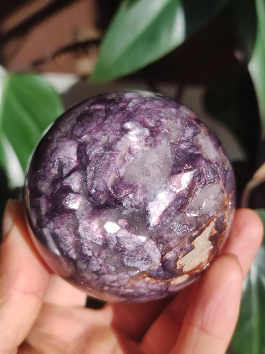 Lepidolith / Purple Mica Glimmer Effekt - Edelstein Kugel lila Natur Heilstein Deko Sphere Kristall Geschenk Er Sie Haus Sammler Rarität - Art of Nature Berlin