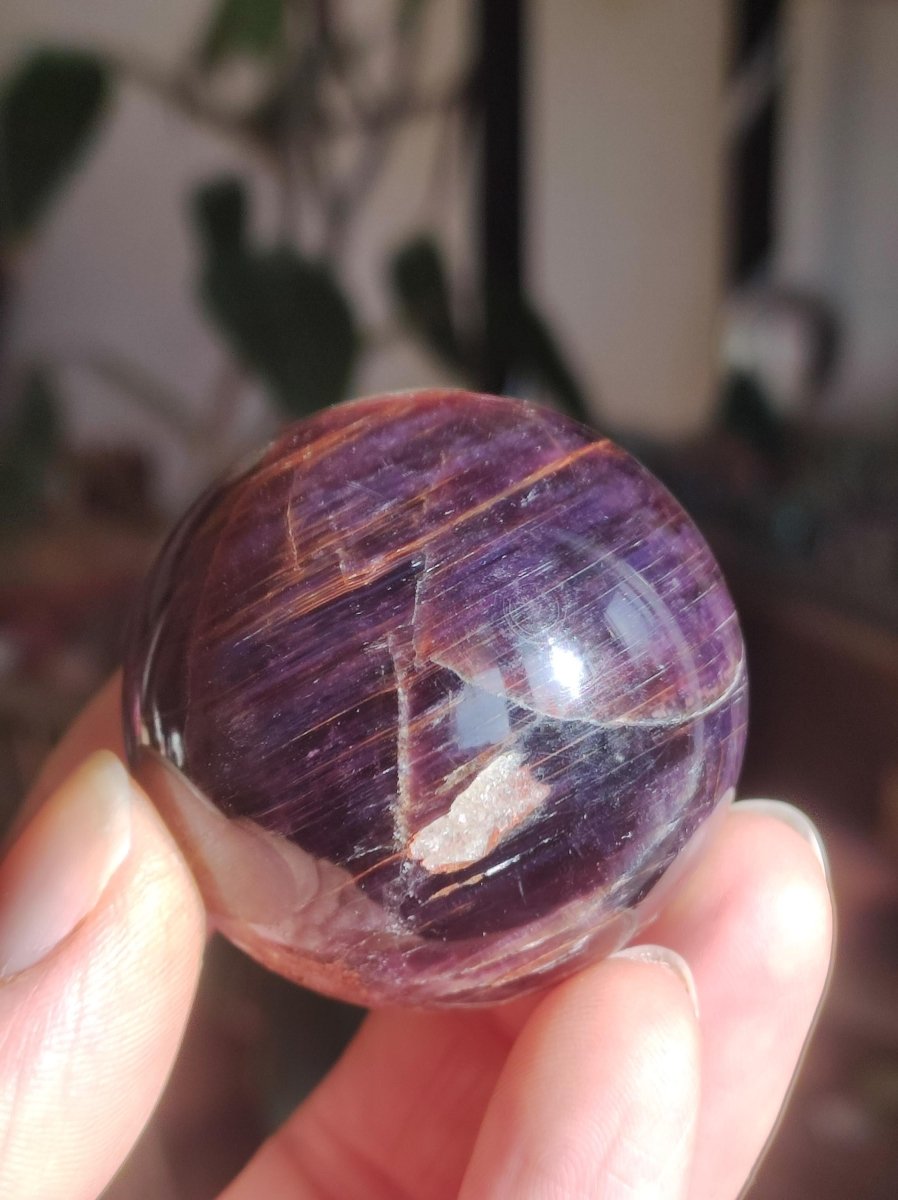 Lepidolith / Purple Mica Glimmer Effekt - Edelstein Kugel lila Natur Heilstein Deko Sphere Kristall Geschenk Er Sie Haus Sammler Rarität - Art of Nature Berlin
