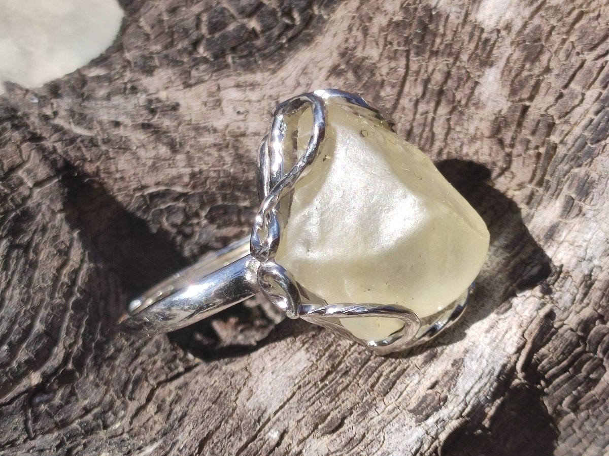 Libysches Wüstenglas Libyan Desert Glass Meteorit Ring 925 Silber verstellbare Größe Edelstein Heilstein Energie Kraft Rarität Geschenk Frau - Art of Nature Berlin