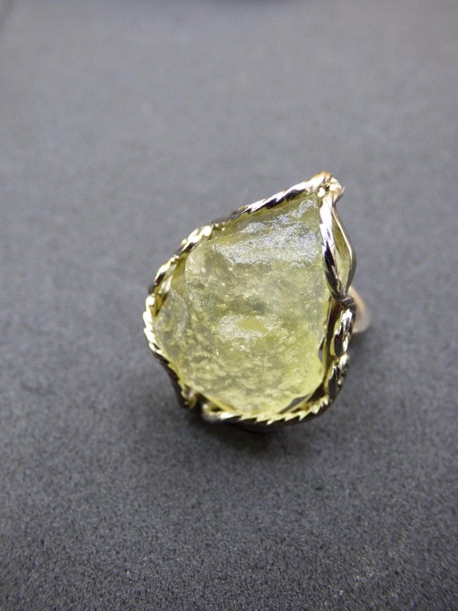 Libysches Wüstenglas Libyan Desert Glass Meteorit Ring 925 Silber verstellbare Größe Edelstein Heilstein Energie Kraft Rarität Geschenk Frau - Art of Nature Berlin