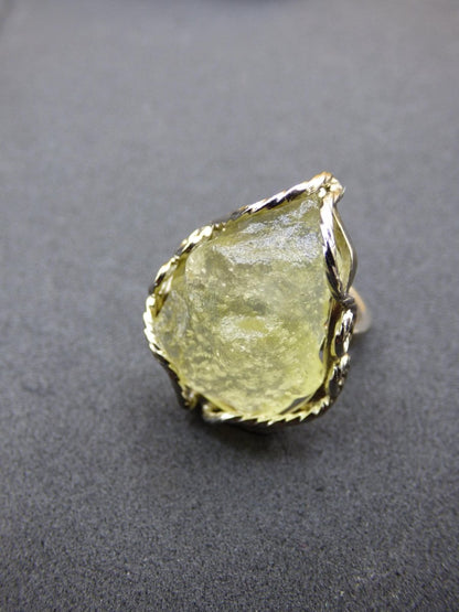 Libysches Wüstenglas Libyan Desert Glass Meteorit Ring 925 Silber verstellbare Größe Edelstein Heilstein Energie Kraft Rarität Geschenk Frau - Art of Nature Berlin