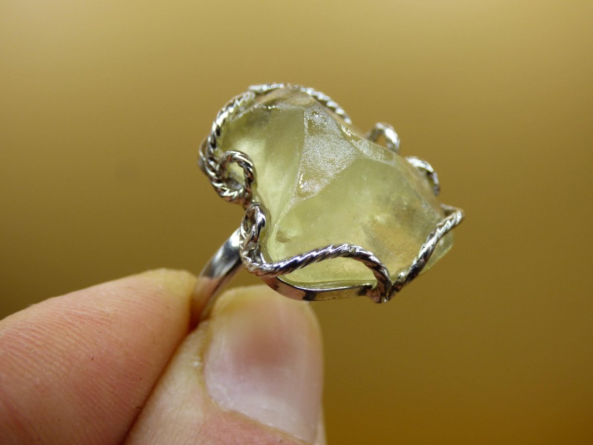 Libysches Wüstenglas Libyan Desert Glass Meteorit Ring 925 Silber verstellbare Größe Edelstein Heilstein Energie Kraft Rarität Geschenk Frau - Art of Nature Berlin