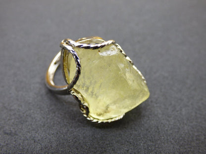 Libysches Wüstenglas Libyan Desert Glass Meteorit Ring 925 Silber verstellbare Größe Edelstein Heilstein Energie Kraft Rarität Geschenk Frau - Art of Nature Berlin