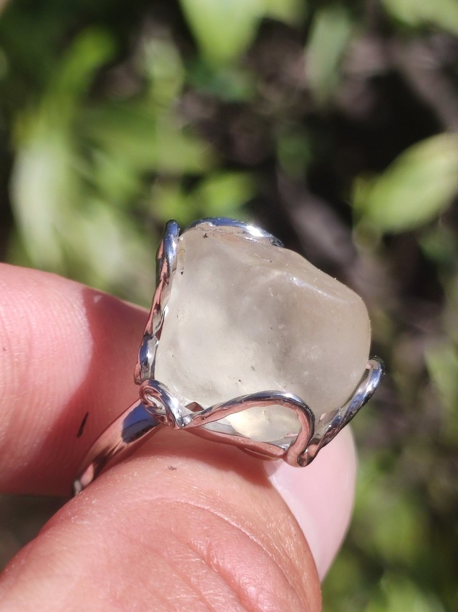 Libysches Wüstenglas Libyan Desert Glass Meteorit Ring 925 Silber verstellbare Größe Edelstein Heilstein Energie Kraft Rarität Geschenk Frau - Art of Nature Berlin