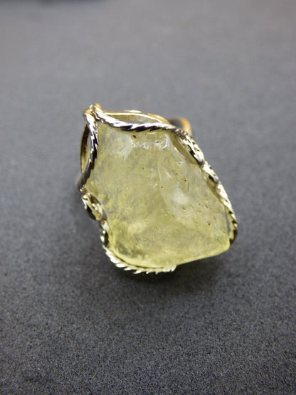 Libysches Wüstenglas Libyan Desert Glass Meteorit Ring 925 Silber verstellbare Größe Edelstein Heilstein Energie Kraft Rarität Geschenk Frau - Art of Nature Berlin