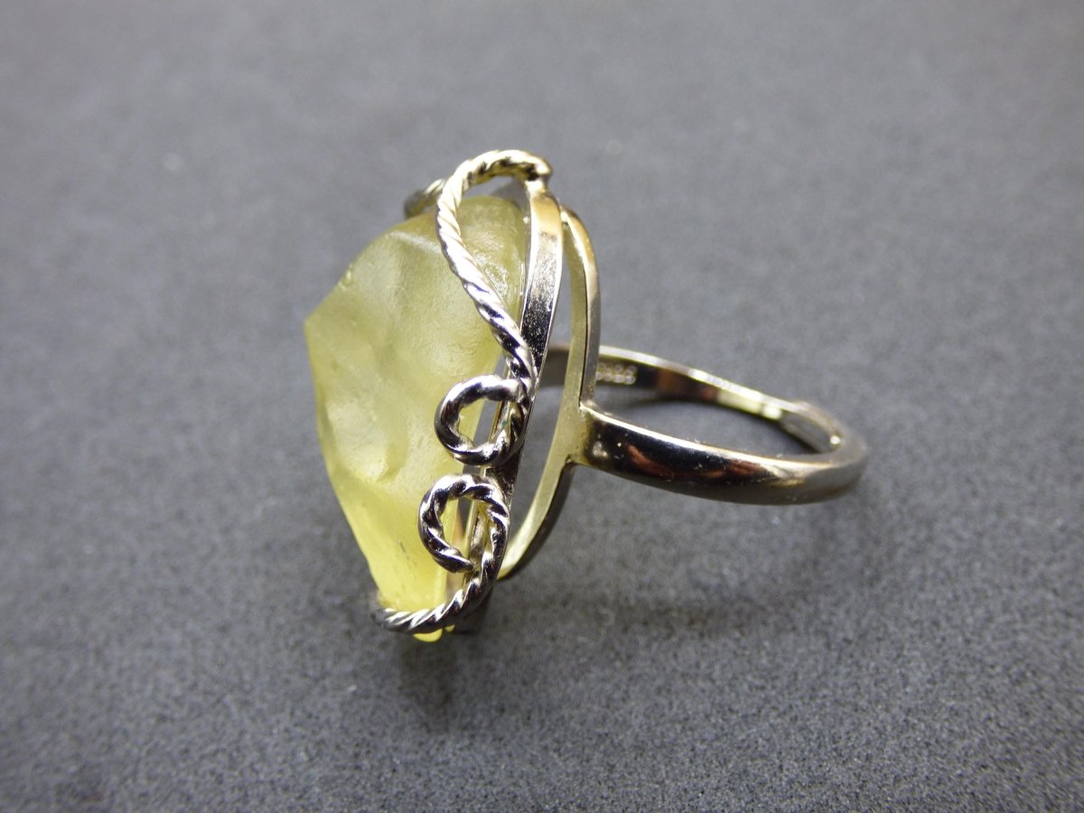 Libysches Wüstenglas Libyan Desert Glass Meteorit Ring 925 Silber verstellbare Größe Edelstein Heilstein Energie Kraft Rarität Geschenk Frau - Art of Nature Berlin