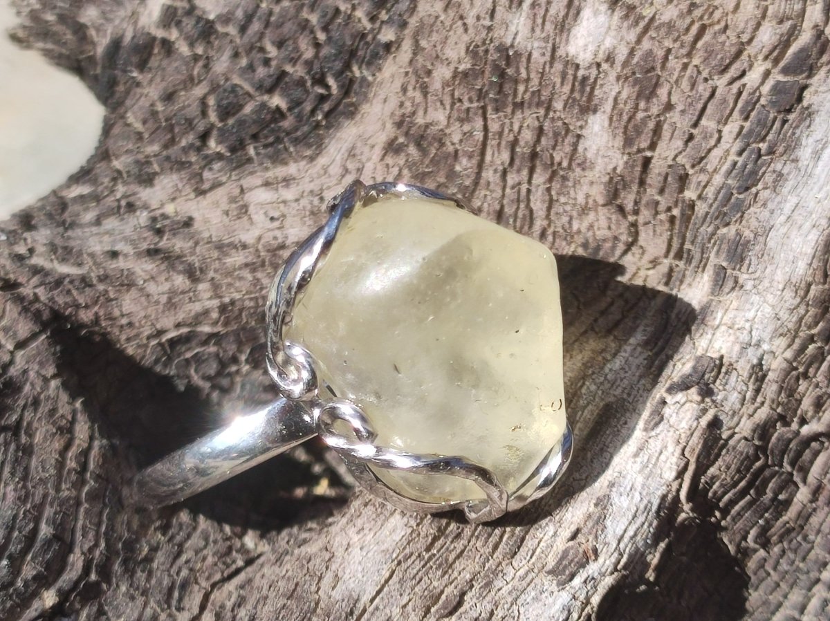 Libysches Wüstenglas Libyan Desert Glass Meteorit Ring 925 Silber verstellbare Größe Edelstein Heilstein Energie Kraft Rarität Geschenk Frau - Art of Nature Berlin