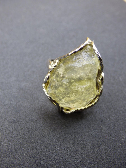 Libysches Wüstenglas Libyan Desert Glass Meteorit Ring 925 Silber verstellbare Größe Edelstein Heilstein Energie Kraft Rarität Geschenk Frau - Art of Nature Berlin