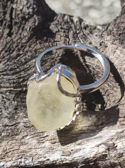 Libysches Wüstenglas Libyan Desert Glass Meteorit Ring 925 Silber verstellbare Größe Edelstein Heilstein Energie Kraft Rarität Geschenk Frau - Art of Nature Berlin