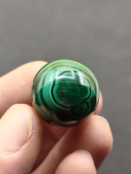 Malachit AAA Kristall Edelstein Kugel grün Natur Deko Sammler Geschenk Sphere Energie Spielkugel Meditation Heilstein - Art of Nature Berlin