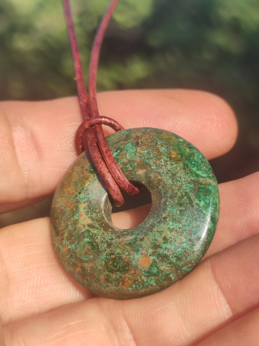 Malachit Chrysocoll Donut 30mm Edelstein Kette Heilstein Schutzsymbol Mann Frau Glück HIPPIE GOA Boho Tibet Ethno Natur Rarität Geschenk - Art of Nature Berlin