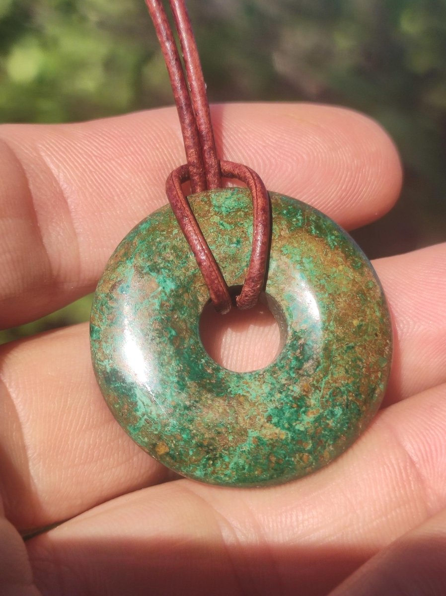Malachit Chrysocoll Donut 30mm Edelstein Kette Heilstein Schutzsymbol Mann Frau Glück HIPPIE GOA Boho Tibet Ethno Natur Rarität Geschenk - Art of Nature Berlin