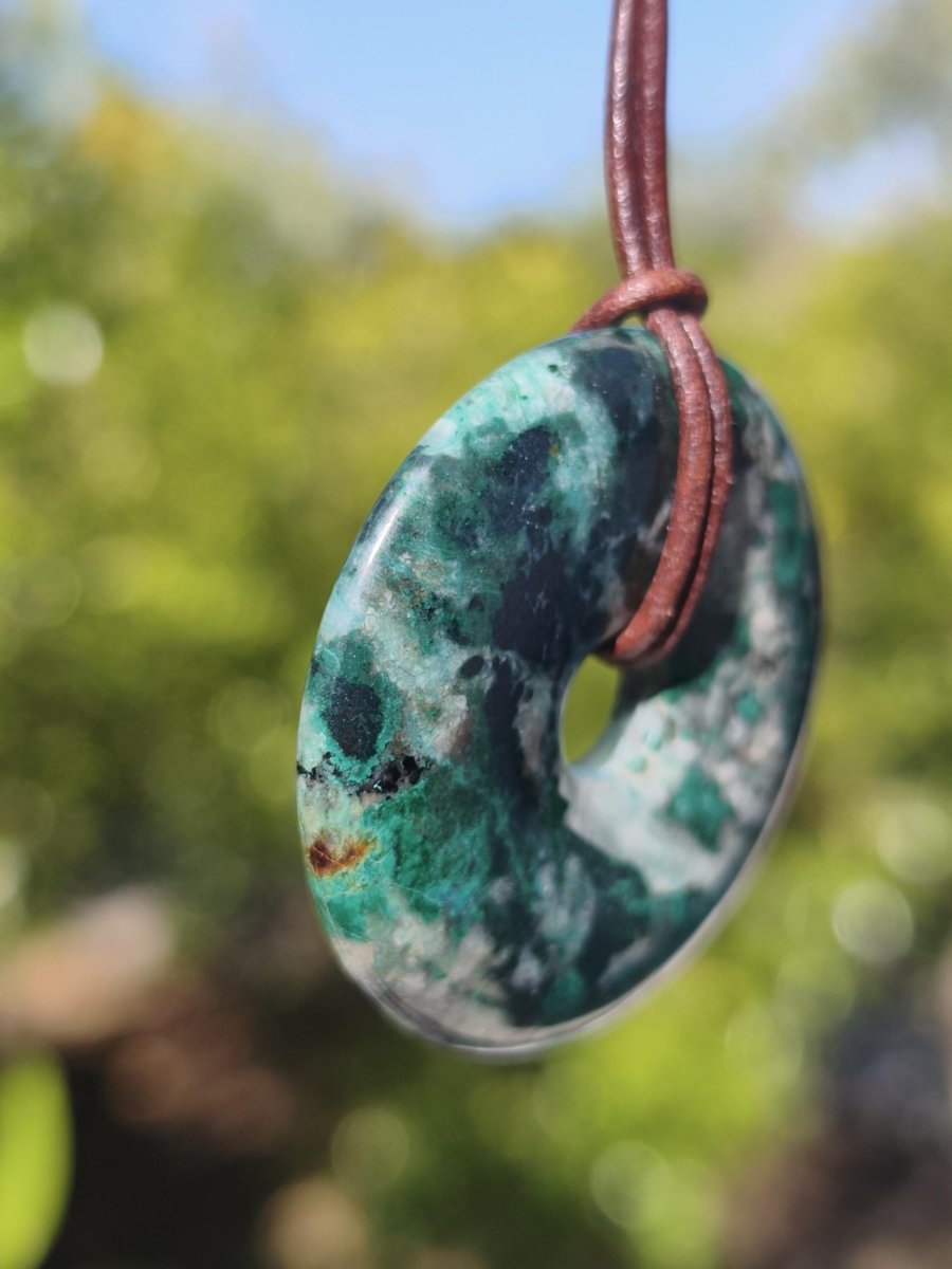 Malachit Chrysocoll grün Edelstein Kette Rarität HIPPIE GOA Boho Tibet Ethno Nature Donut Schutzsymbol Heilstein Sammler Mann Frau Geschenk - Art of Nature Berlin