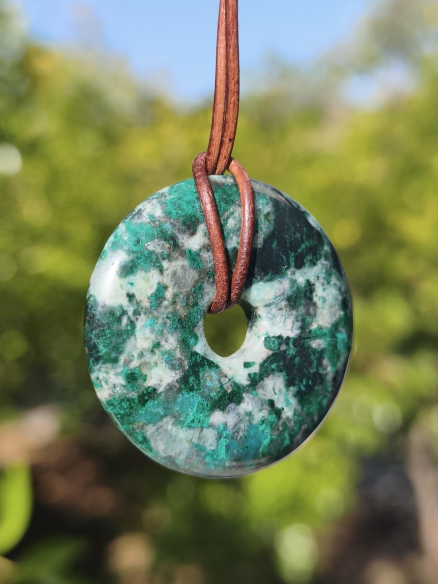Malachit Chrysocoll grün Edelstein Kette Rarität HIPPIE GOA Boho Tibet Ethno Nature Donut Schutzsymbol Heilstein Sammler Mann Frau Geschenk - Art of Nature Berlin