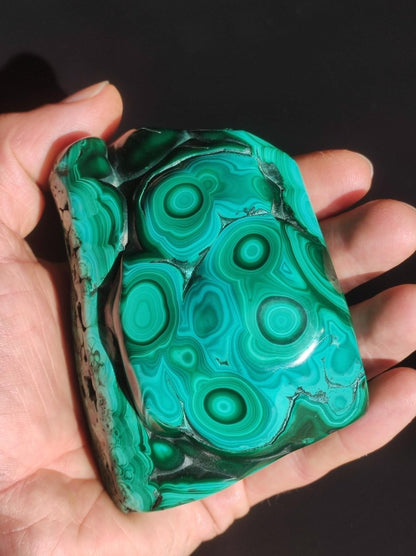 Malachit Deko Stück A - Qualität "Bull Eye" Sammler Mineral Haus Wohnen Energie Heilstein GOA Boho Ethno Natur grün intensiv grün Rarität - Art of Nature Berlin