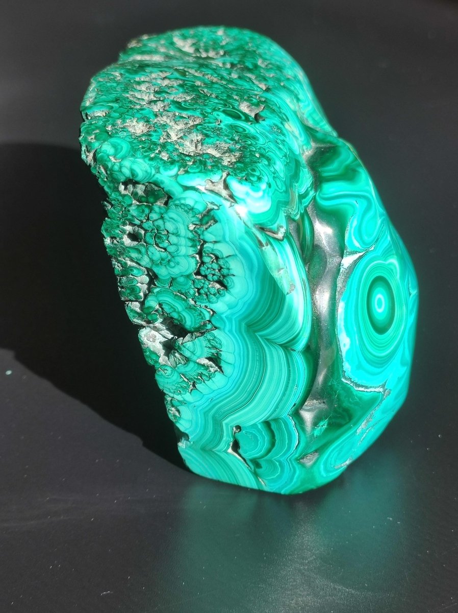 Malachit Deko Stück A - Qualität "Bull Eye" Sammler Mineral Haus Wohnen Energie Heilstein GOA Boho Ethno Natur grün intensiv grün Rarität - Art of Nature Berlin