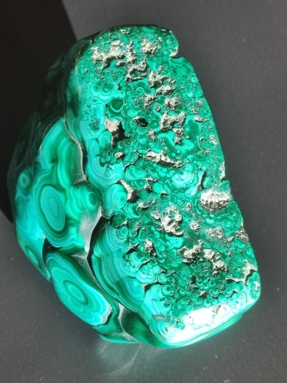 Malachit Deko Stück A - Qualität "Bull Eye" Sammler Mineral Haus Wohnen Energie Heilstein GOA Boho Ethno Natur grün intensiv grün Rarität - Art of Nature Berlin