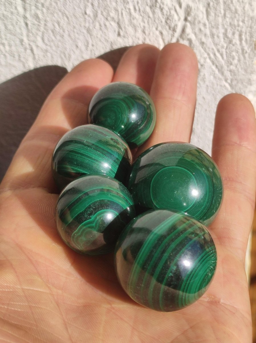 Malachit - Edelstein Kugel grün Natur Heilstein Geschenk Deko Sphere Kristall Spielkugel Meditation Geschenk Er Sie Freund Haus Energie - Art of Nature Berlin
