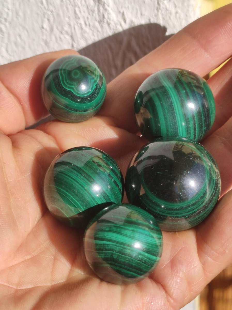 Malachit - Edelstein Kugel grün Natur Heilstein Geschenk Deko Sphere Kristall Spielkugel Meditation Geschenk Er Sie Freund Haus Energie - Art of Nature Berlin