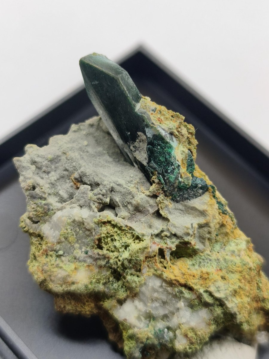 Malachit pseudomorph nach Azurit | Tsumeb Mine Namibia | Historische Mineralstufe vor 1988 | Seltenes Sammler Kristall Stufe Mineral - Art of Nature Berlin
