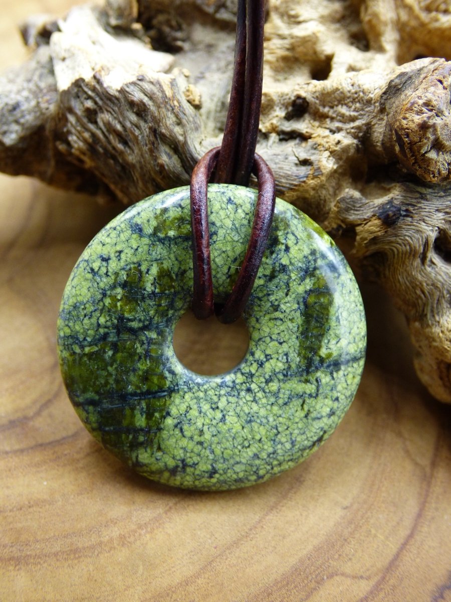 Mamba Stone (Serpentin) 30mm Donut ~ Edelstein Kette ~HIPPIE ~GOA ~Boho ~Tibet ~Ethno ~Nature ~Donut ~Schutzsymbol ~Heilstein - Art of Nature Berlin