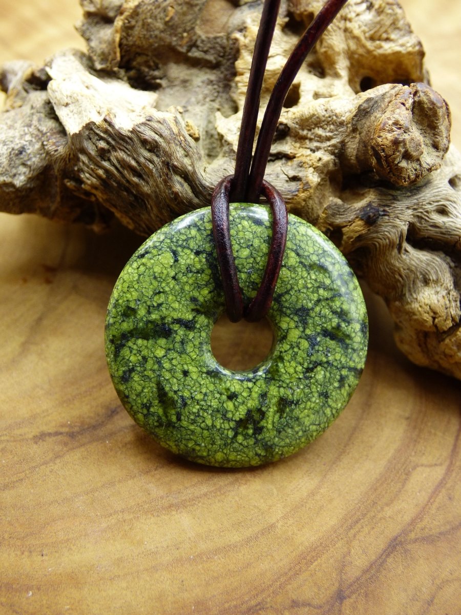 Mamba Stone (Serpentin) 30mm Donut ~ Edelstein Kette ~HIPPIE ~GOA ~Boho ~Tibet ~Ethno ~Nature ~Donut ~Schutzsymbol ~Heilstein - Art of Nature Berlin