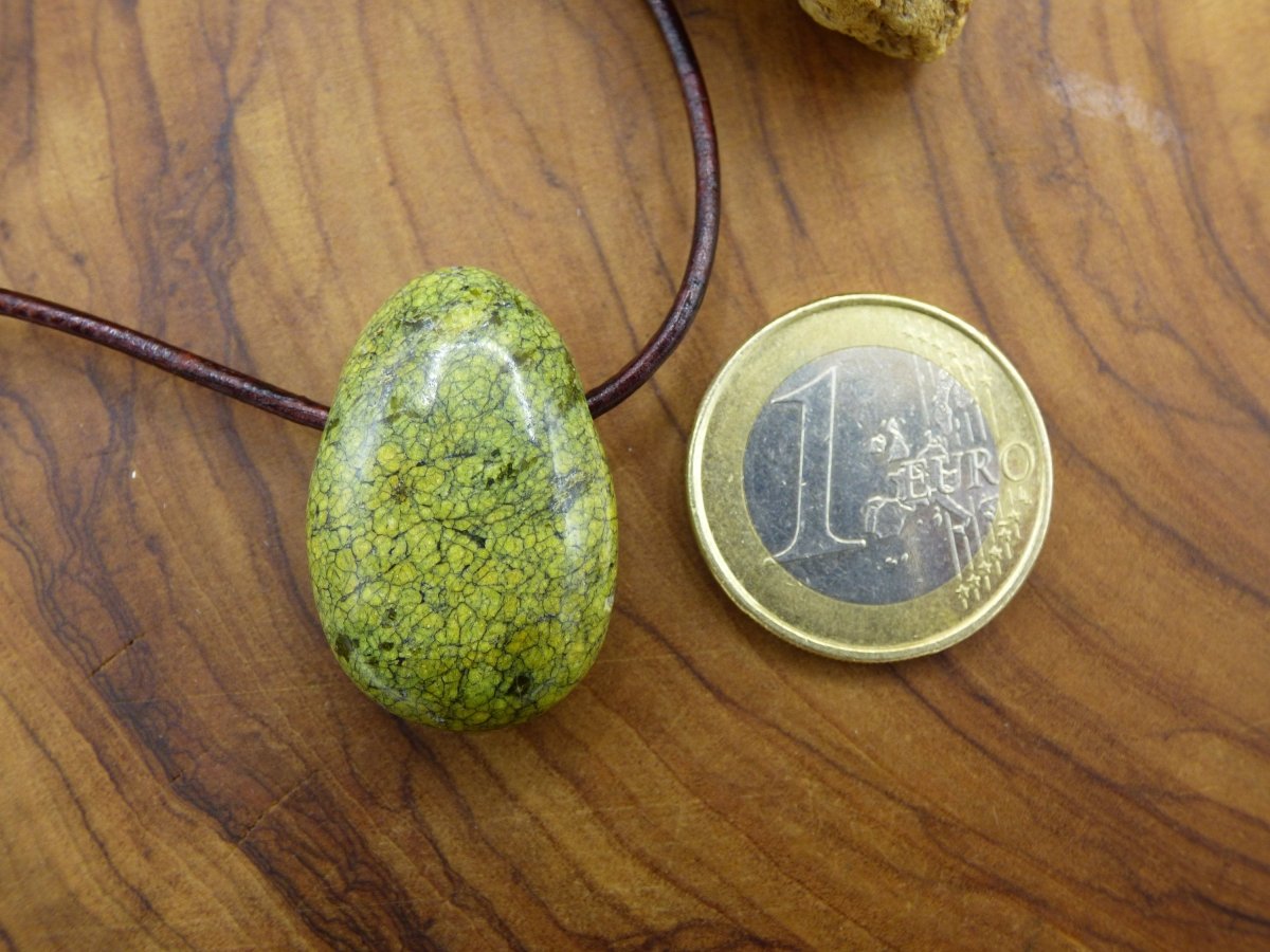 Mamba Stone (Serpentin) ~ Edelstein Kette ~HIPPIE ~GOA ~Boho ~Tibet ~Ethno ~Nature ~Schutzsymbol ~Heilstein - Art of Nature Berlin