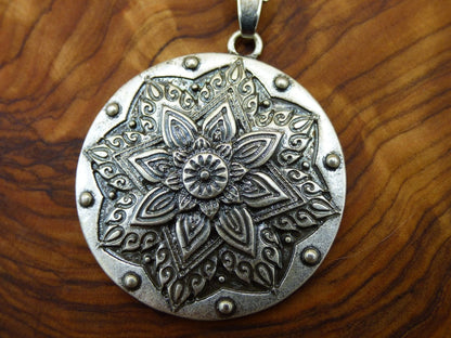 Mandala Blumen Stern Amulet Kette Silbern ~Tibet ~HIPPIE ~GOA ~Boho ~Tibet ~Ethno ~Nature ~Esoterik ~Ethnic ~Indian - Art of Nature Berlin