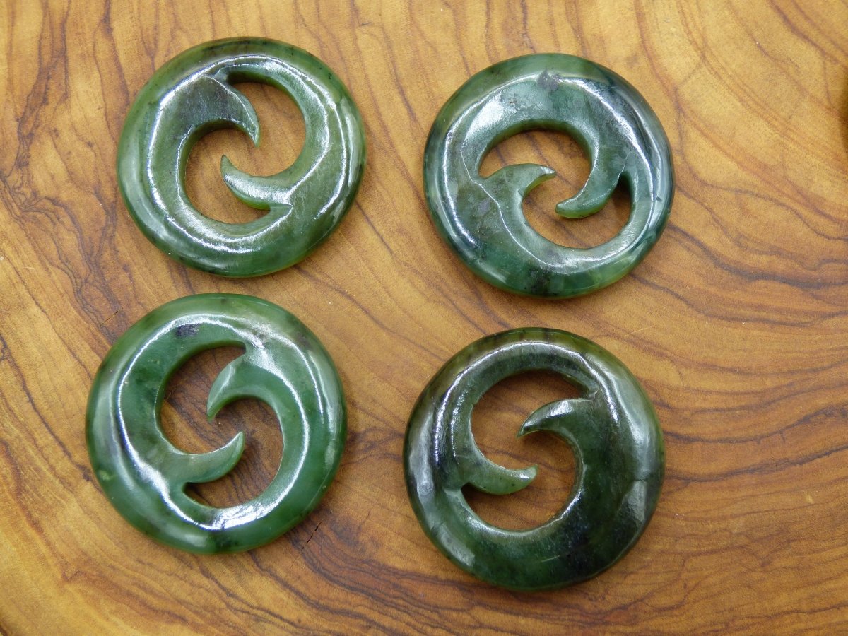 MAORI Nephrit Jade ~ Edelstein Kette rund kreis grün Natur Heilstein Schutzsymbol Mann Frau Er Sie Glück HIPPIE GOA Boho Tibet Ethno Rarität Geschenk - Art of Nature Berlin