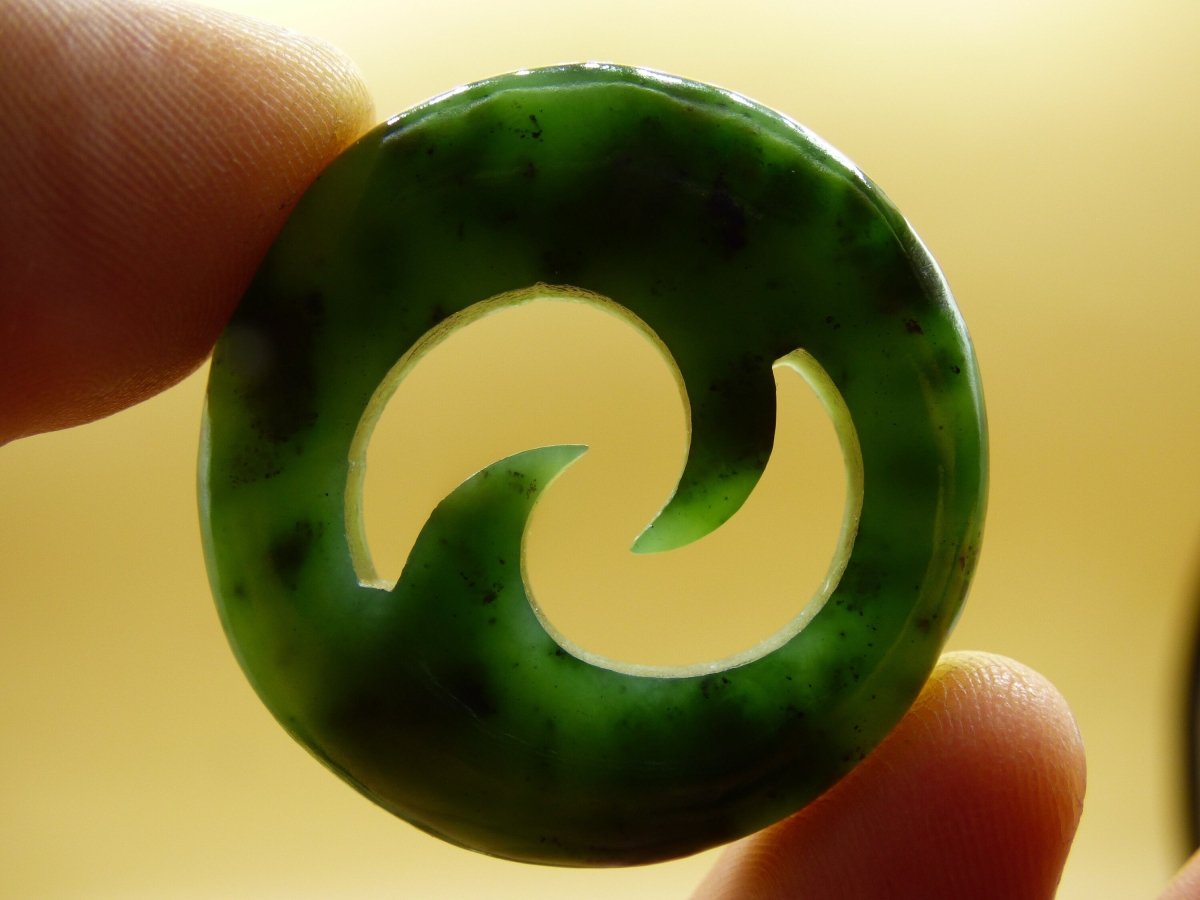 MAORI Nephrit Jade ~ Edelstein Kette rund kreis grün Natur Heilstein Schutzsymbol Mann Frau Er Sie Glück HIPPIE GOA Boho Tibet Ethno Rarität Geschenk - Art of Nature Berlin