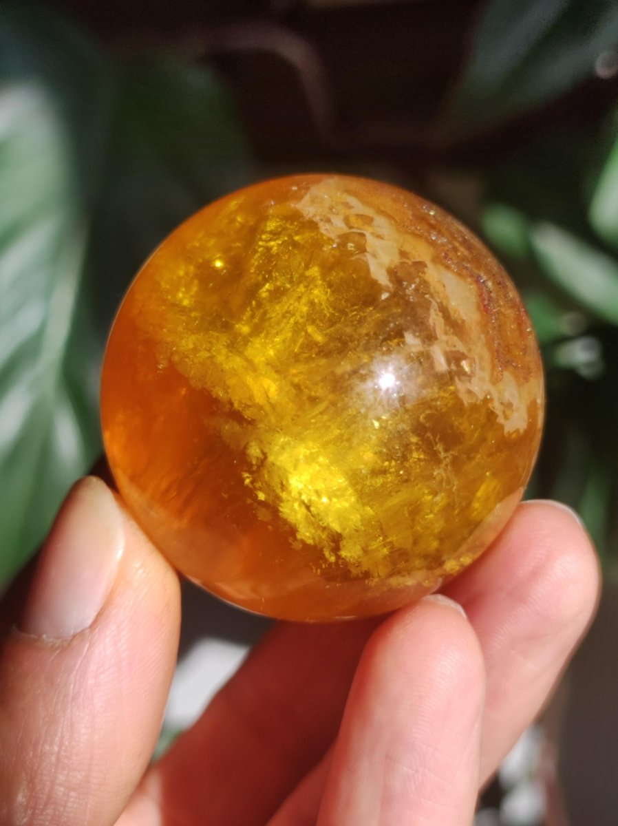 Mica Fluorit Gelb AAA Edelstein Kugel Deko Sphere Massage Kristall Sammler Meditation Heilstein Frau Mann Geschenk Er Sie Haus Wohn Energie - Art of Nature Berlin