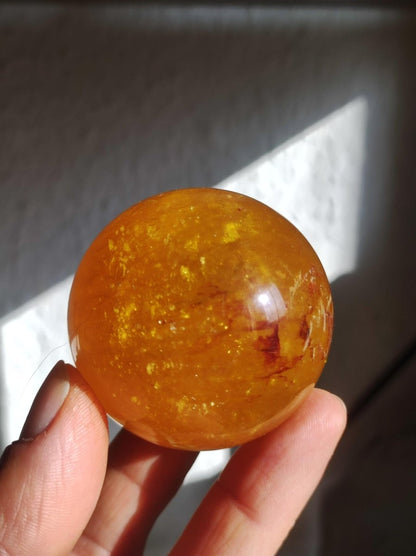 Mica Fluorit Gelb AAA Edelstein Kugel Deko Sphere Massage Kristall Sammler Meditation Heilstein Frau Mann Geschenk Er Sie Haus Wohn Energie - Art of Nature Berlin