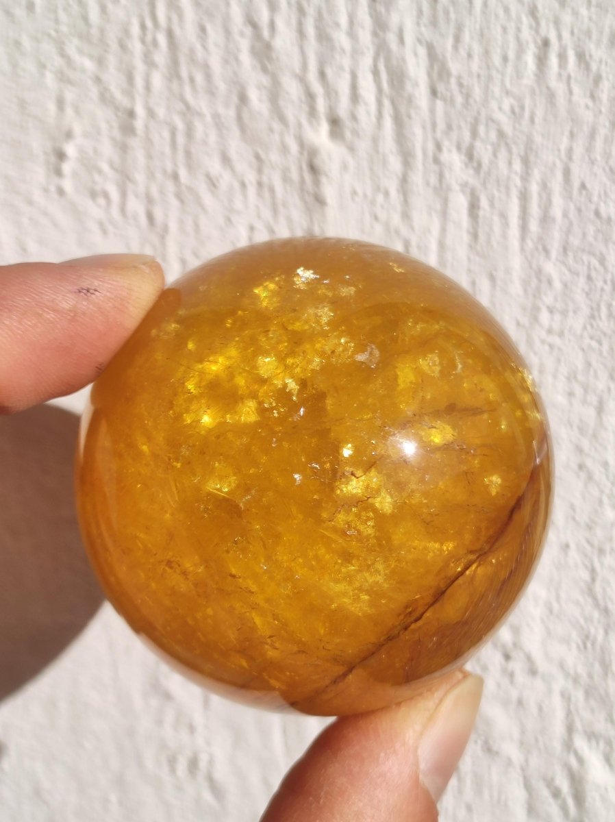 Mica Fluorit Gelb AAA Edelstein Kugel Deko Sphere Massage Kristall Sammler Meditation Heilstein Frau Mann Geschenk Er Sie Haus Wohn Energie - Art of Nature Berlin