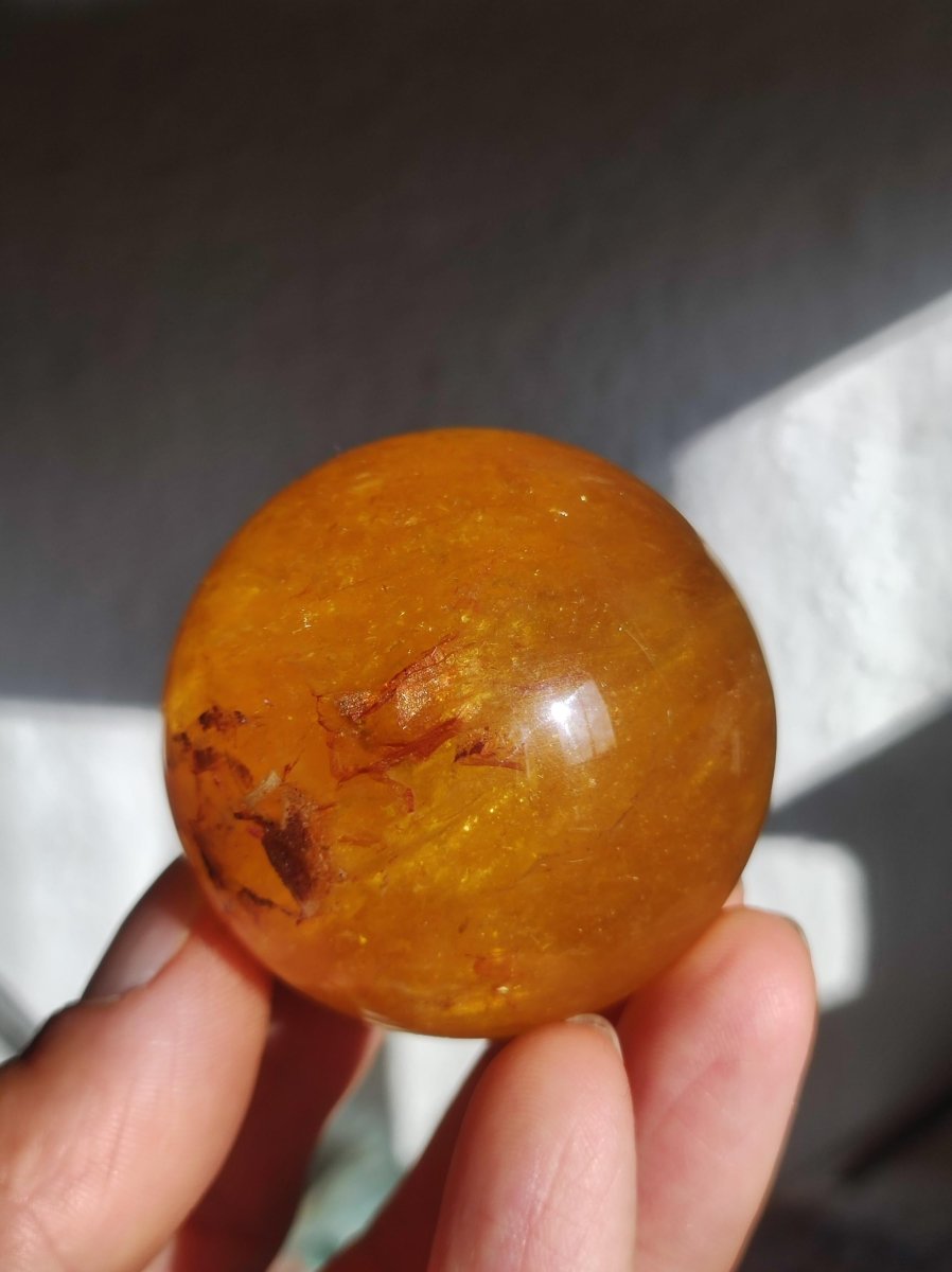 Mica Fluorit Gelb AAA Edelstein Kugel Deko Sphere Massage Kristall Sammler Meditation Heilstein Frau Mann Geschenk Er Sie Haus Wohn Energie - Art of Nature Berlin