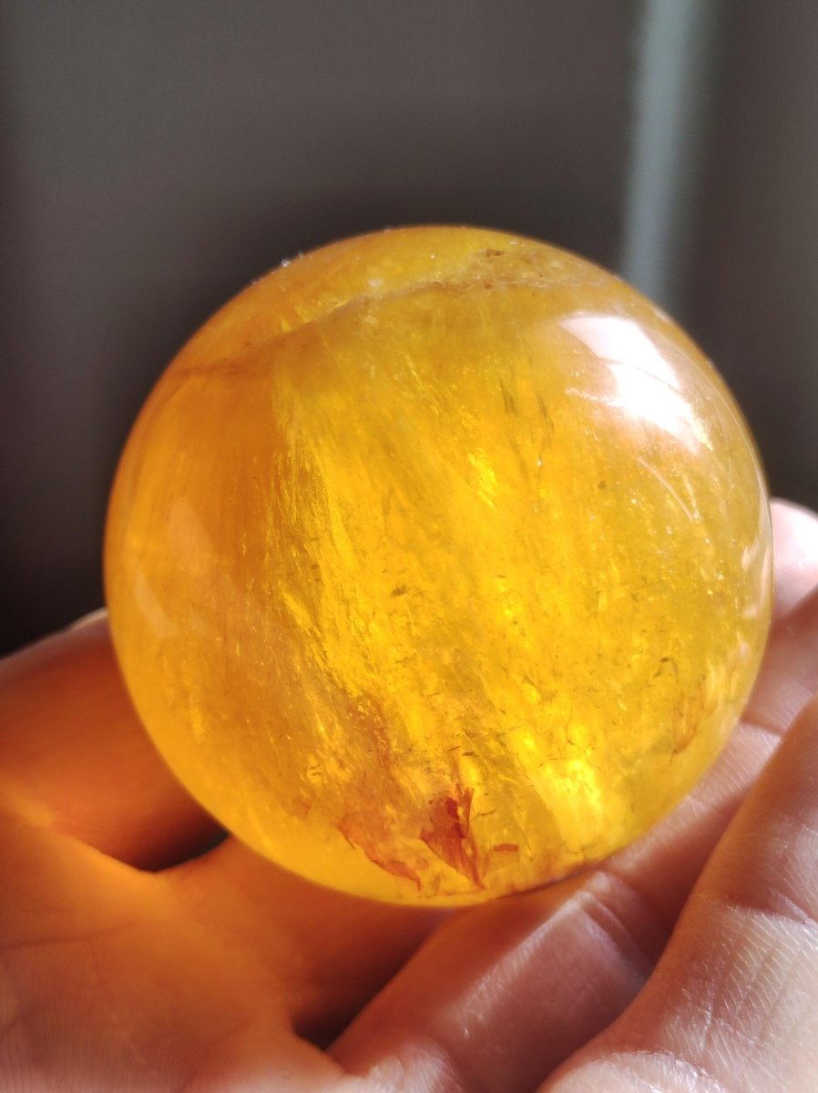 Mica Fluorit Gelb AAA Edelstein Kugel Deko Sphere Massage Kristall Sammler Meditation Heilstein Frau Mann Geschenk Er Sie Haus Wohn Energie - Art of Nature Berlin