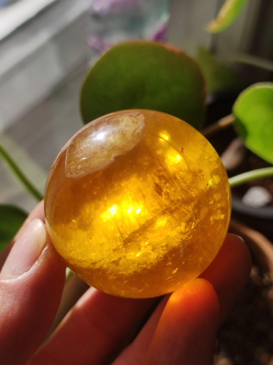 Mica Fluorit Gelb AAA Edelstein Kugel Deko Sphere Massage Kristall Sammler Meditation Heilstein Frau Mann Geschenk Er Sie Haus Wohn Energie - Art of Nature Berlin