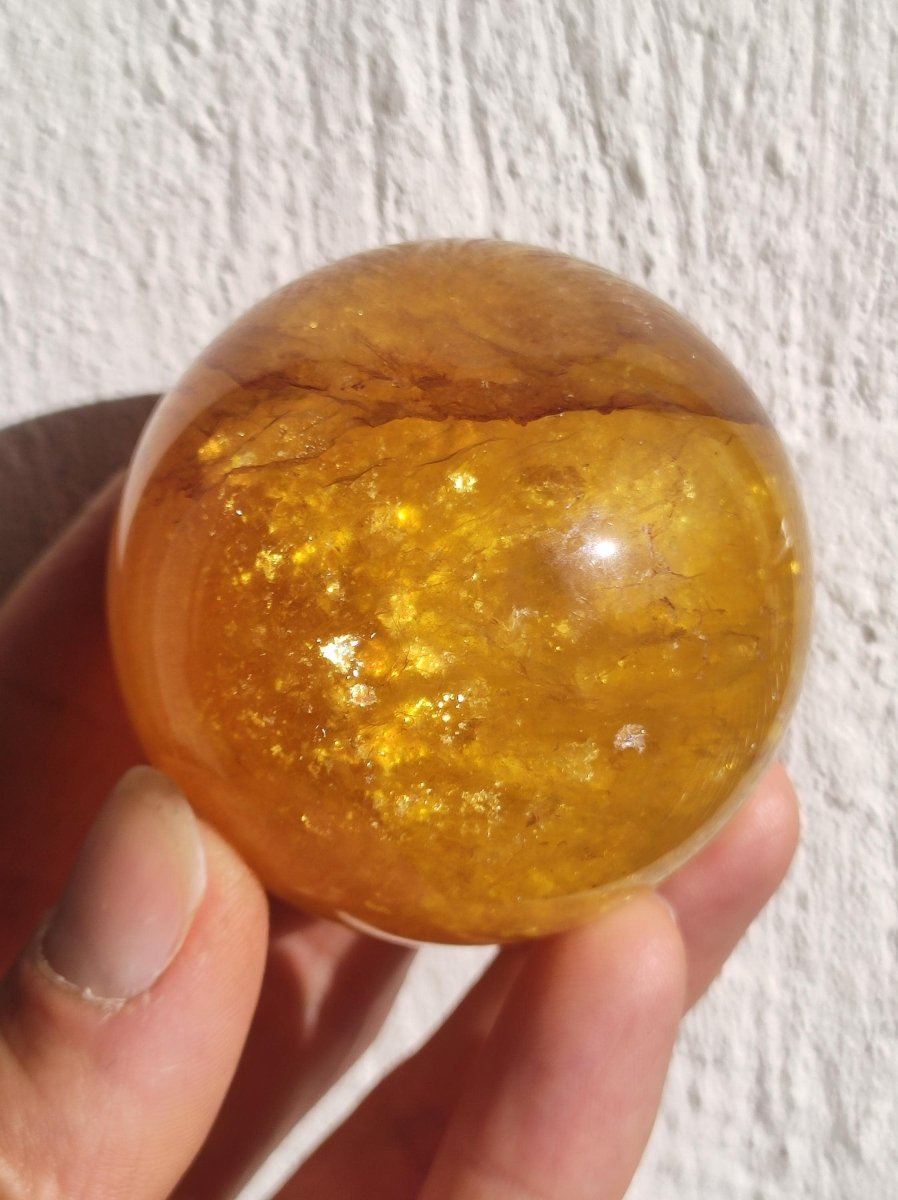 Mica Fluorit Gelb AAA Edelstein Kugel Deko Sphere Massage Kristall Sammler Meditation Heilstein Frau Mann Geschenk Er Sie Haus Wohn Energie - Art of Nature Berlin