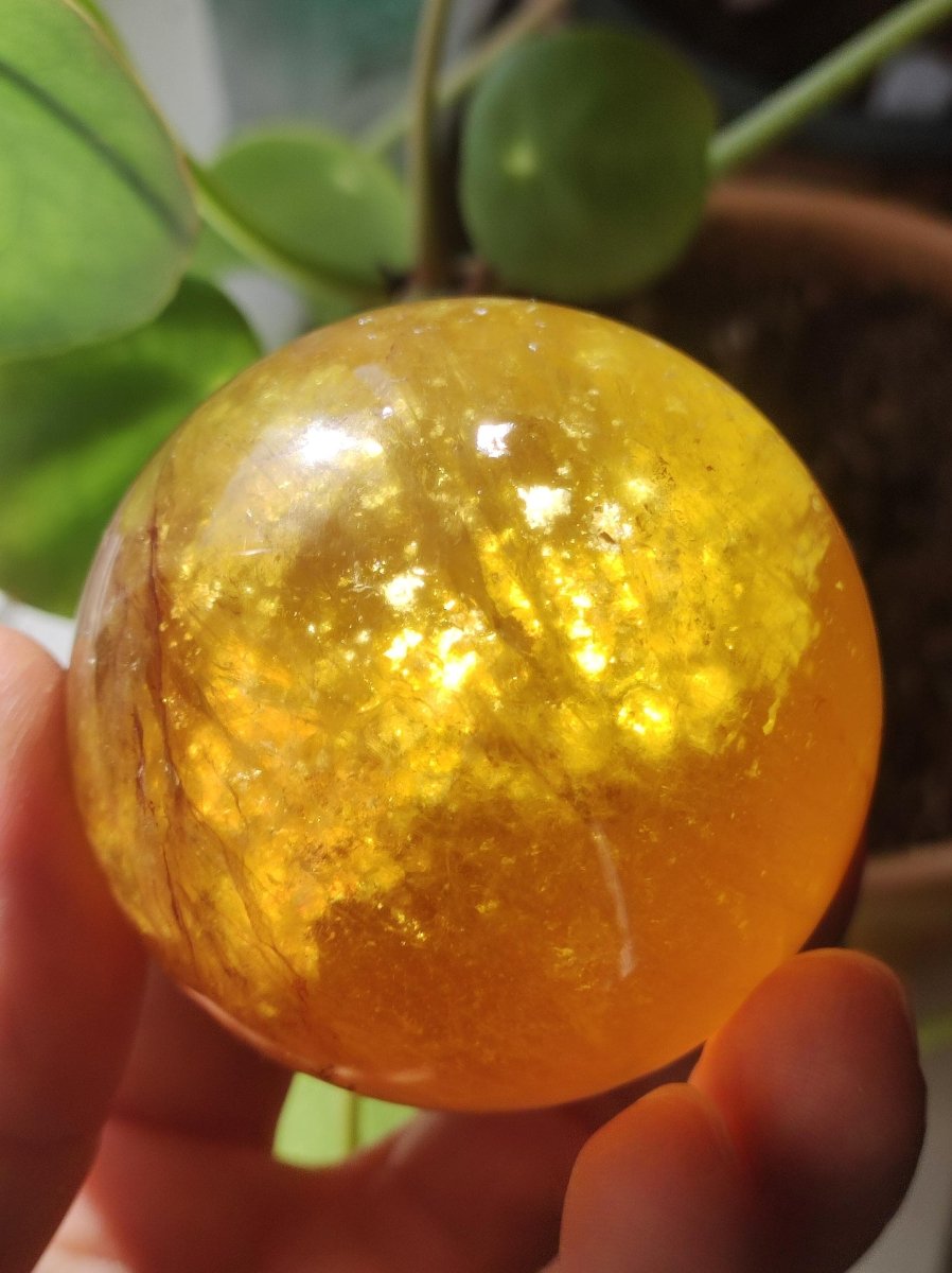 Mica Fluorit Gelb AAA Edelstein Kugel Deko Sphere Massage Kristall Sammler Meditation Heilstein Frau Mann Geschenk Er Sie Haus Wohn Energie - Art of Nature Berlin
