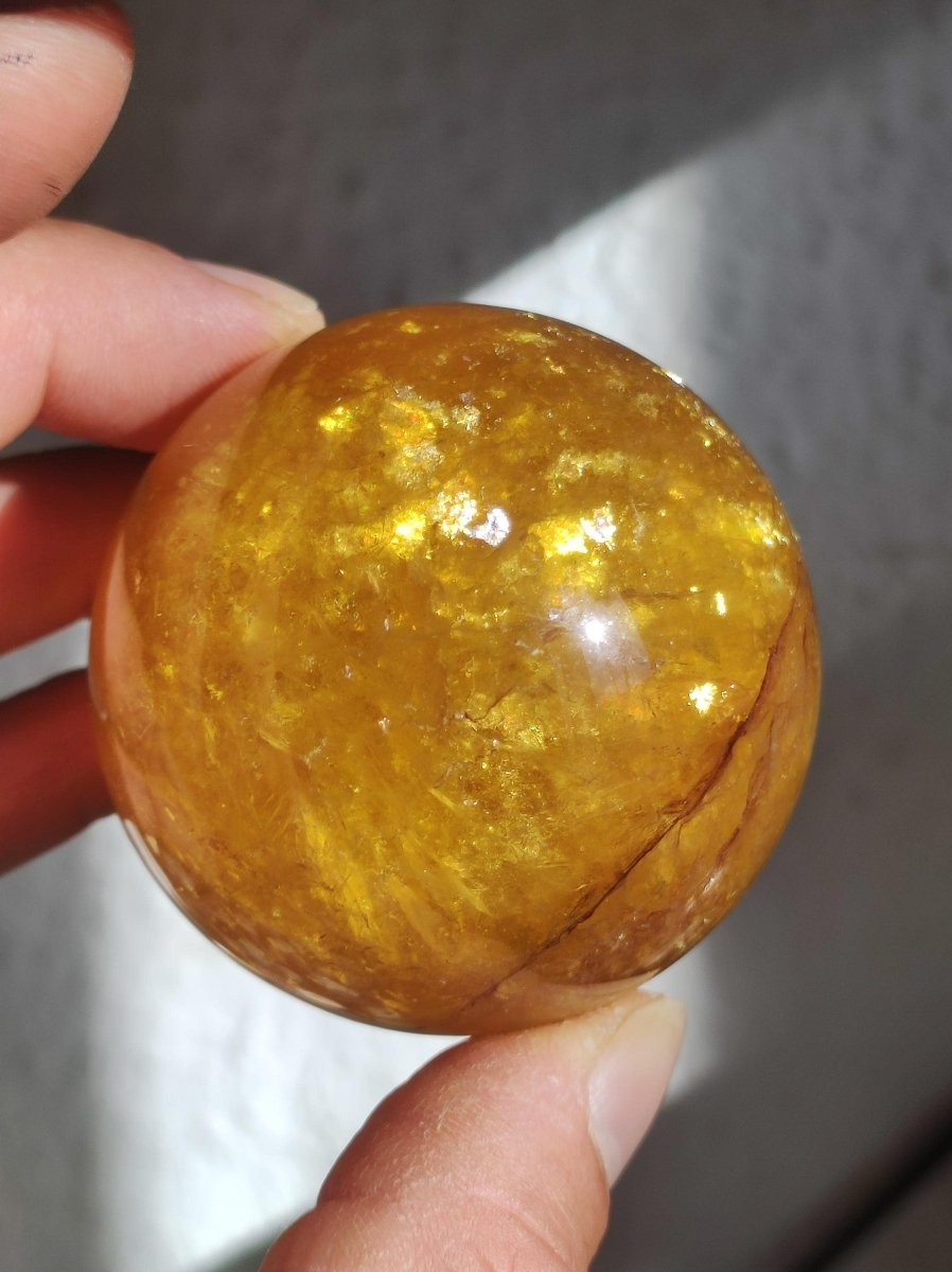 Mica Fluorit Gelb AAA Edelstein Kugel Deko Sphere Massage Kristall Sammler Meditation Heilstein Frau Mann Geschenk Er Sie Haus Wohn Energie - Art of Nature Berlin