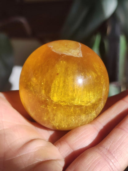 Mica Fluorit Gelb AAA Edelstein Kugel Deko Sphere Massage Kristall Sammler Meditation Heilstein Frau Mann Geschenk Er Sie Haus Wohn Energie - Art of Nature Berlin