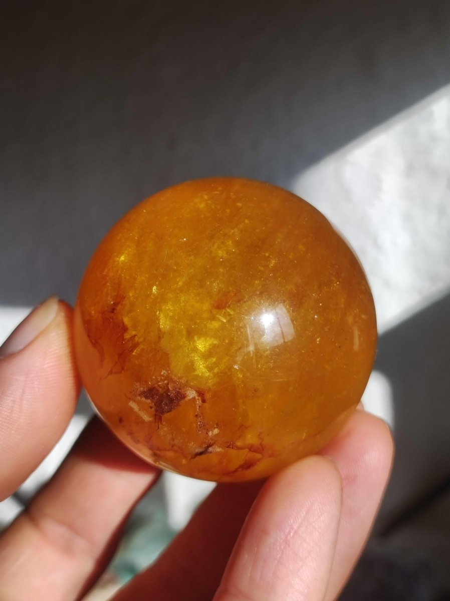 Mica Fluorit Gelb AAA Edelstein Kugel Deko Sphere Massage Kristall Sammler Meditation Heilstein Frau Mann Geschenk Er Sie Haus Wohn Energie - Art of Nature Berlin