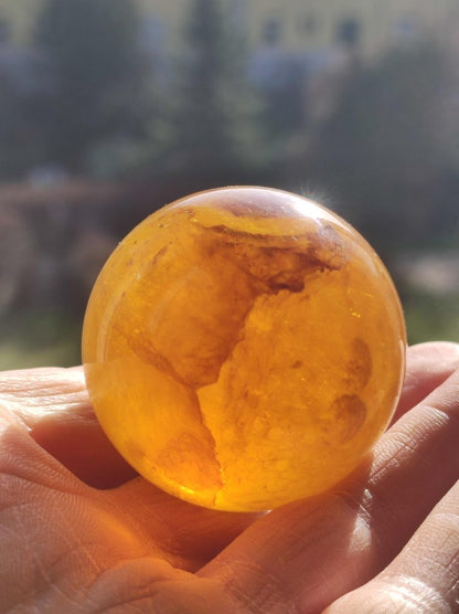 Mica Fluorit Gelb AAA Edelstein Kugel Deko Sphere Massage Kristall Sammler Meditation Heilstein Frau Mann Geschenk Er Sie Haus Wohn Energie - Art of Nature Berlin
