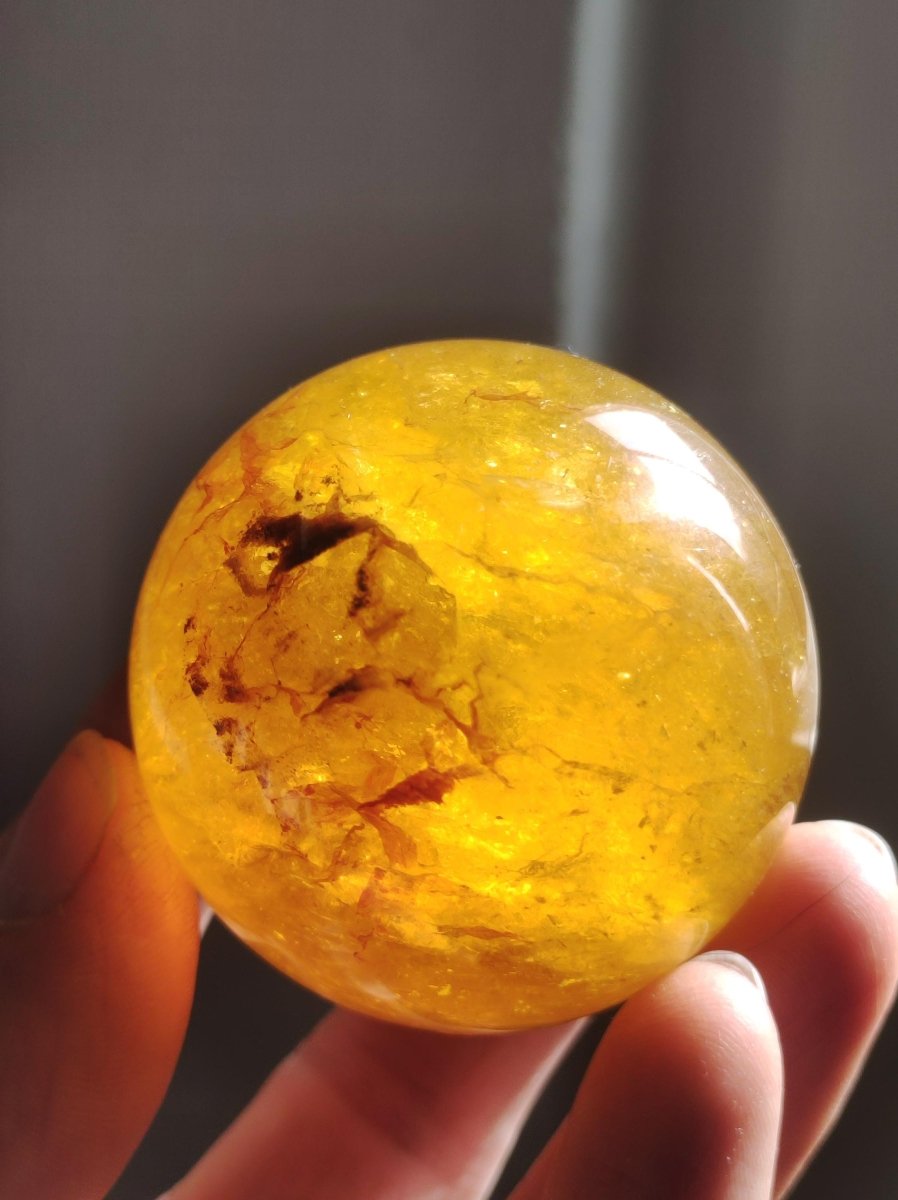 Mica Fluorit Gelb AAA Edelstein Kugel Deko Sphere Massage Kristall Sammler Meditation Heilstein Frau Mann Geschenk Er Sie Haus Wohn Energie - Art of Nature Berlin